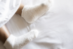 靴下を履いて寝るのは本当にNG？冷え性さんが知っておきたい睡眠と体温調節の正解